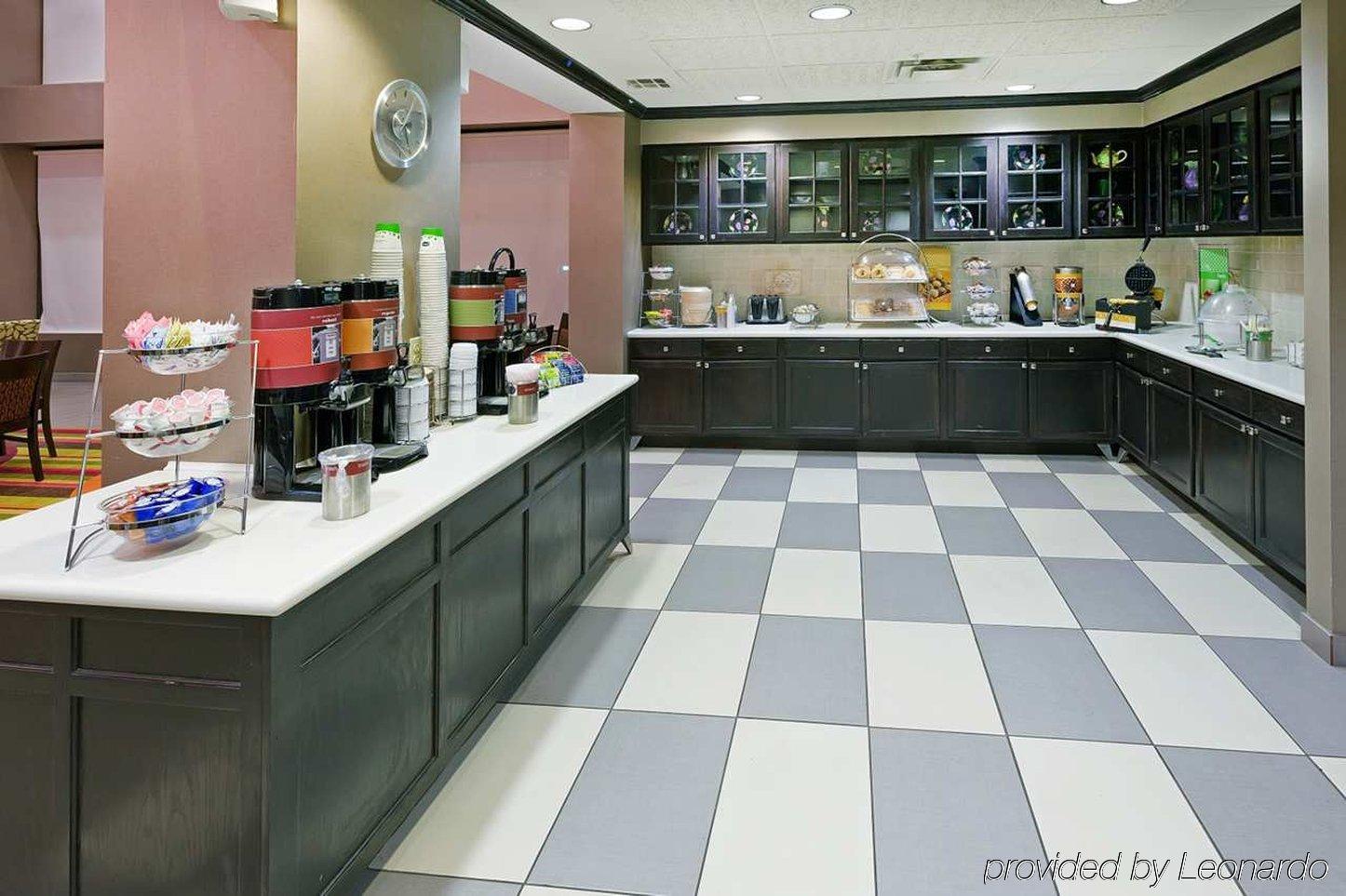 Hampton Inn & Suites Tulsa-Woodland Hills Restoran gambar